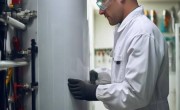 恒热(EVERHOT)热水器厂总部维修联系电话详述：燃气热水器接口位置详解：安装指南与注意事项