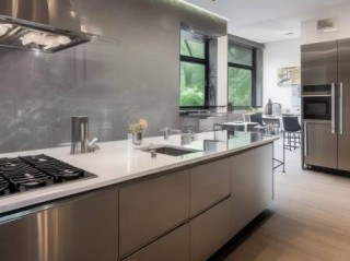 康宝油烟机售后联系专线分享+老人做饭忘关气灶引发爆燃，安全警钟再敲响