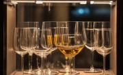 星星酒柜维修查询告诉你@定制酒柜搭配红酒杯，实用搭配推荐