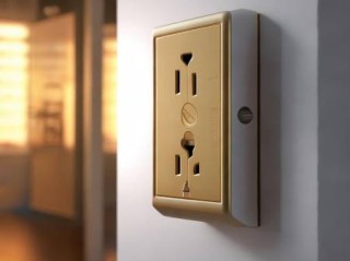 罗曼斯智能电视机400网点电话速查剖析，新型多媒体电视机插头详解：安全与兼容性并存