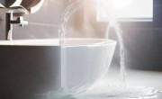 普菱热水器400全国统电话教导↑洗澡热水器使用时需注意放电问题